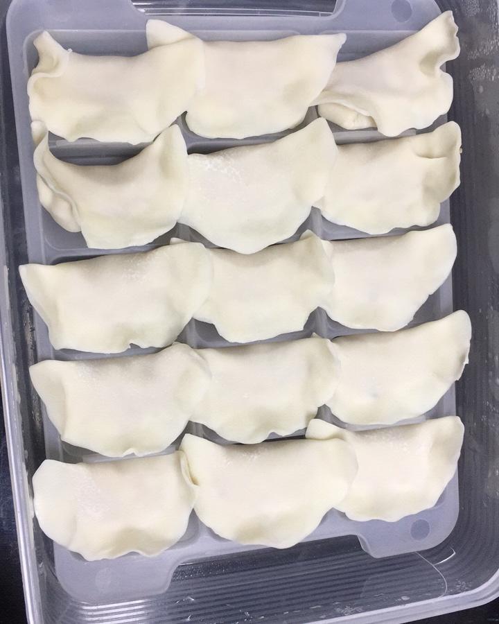 自己包饺子