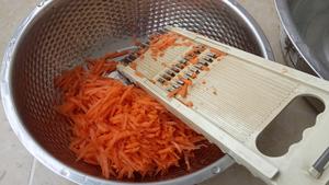 胡萝卜西芹碎拌饭的做法 步骤1