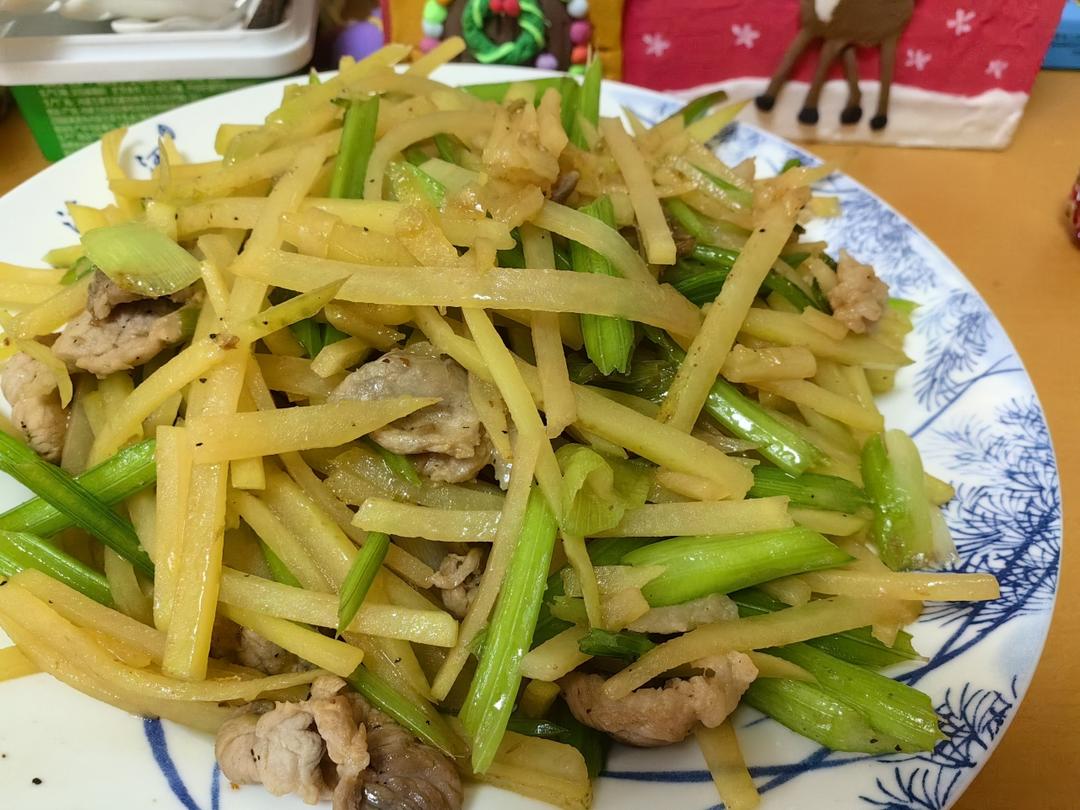 芹菜土豆丝（大喜大烤肉酱版）的做法