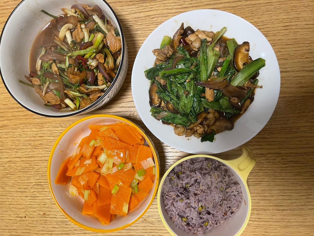 香菇鸡肉油麦菜