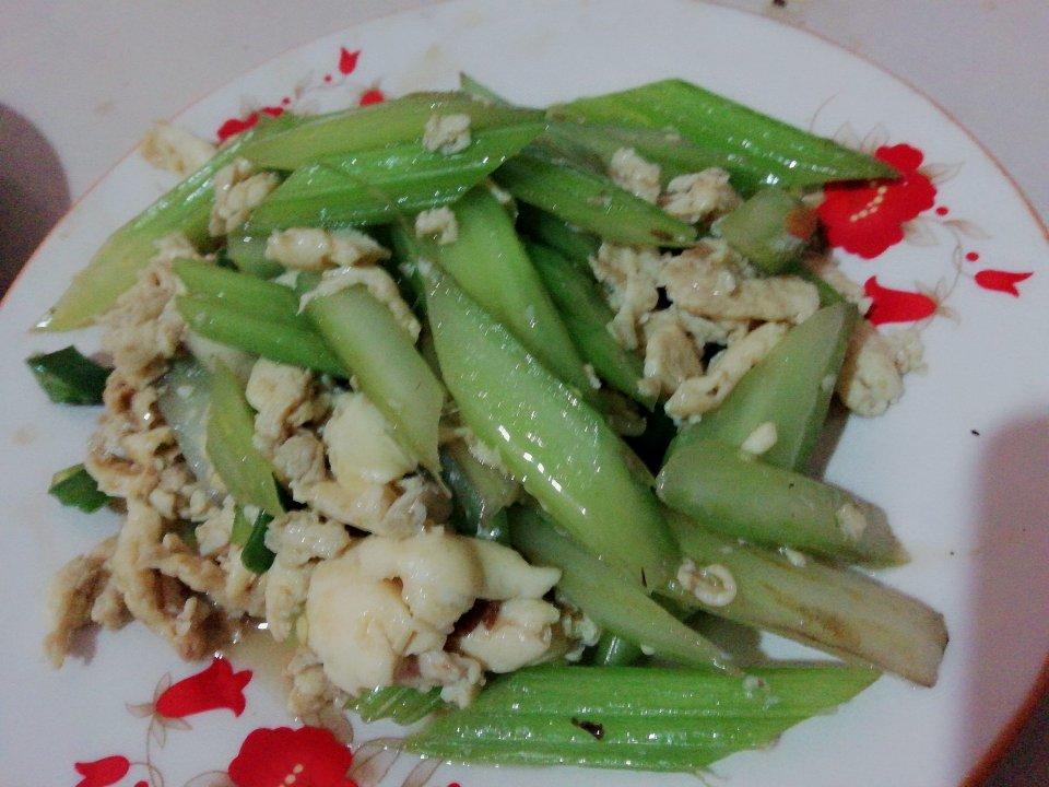 芹菜炒鸡蛋