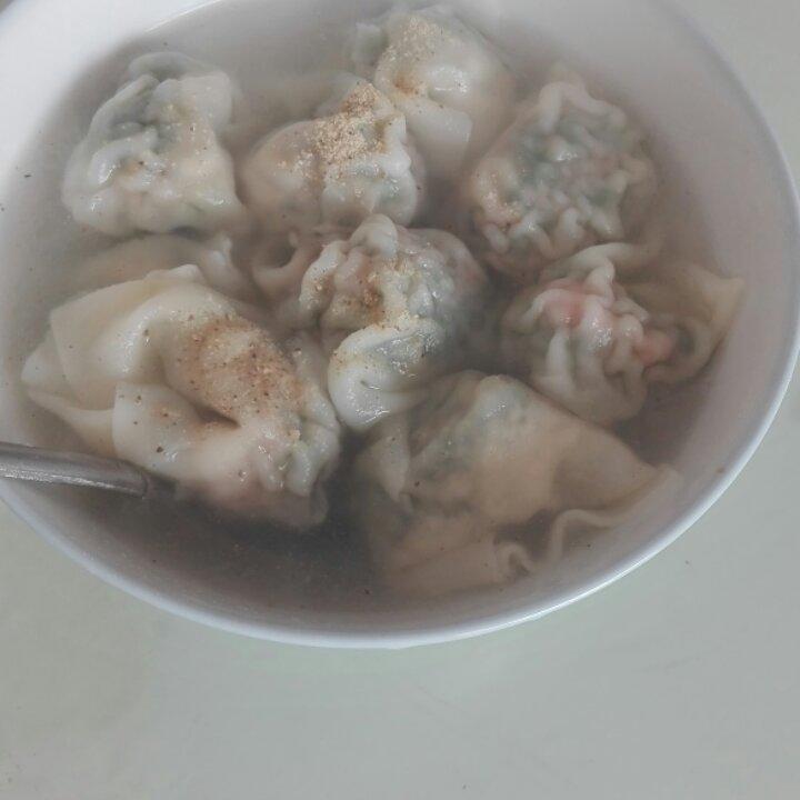 一碗热气蒸腾的小馄饨