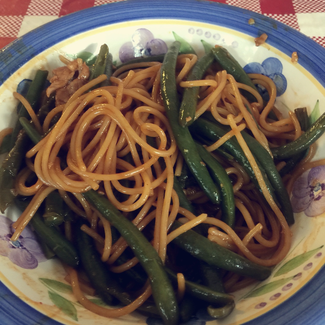 最适合夏天的一锅出--酱香豆角焖面
