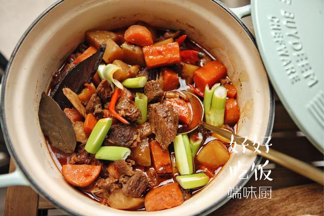 #家常菜#  
独家秘方—香辣红烧牛肉（牛腩）🥩的做法