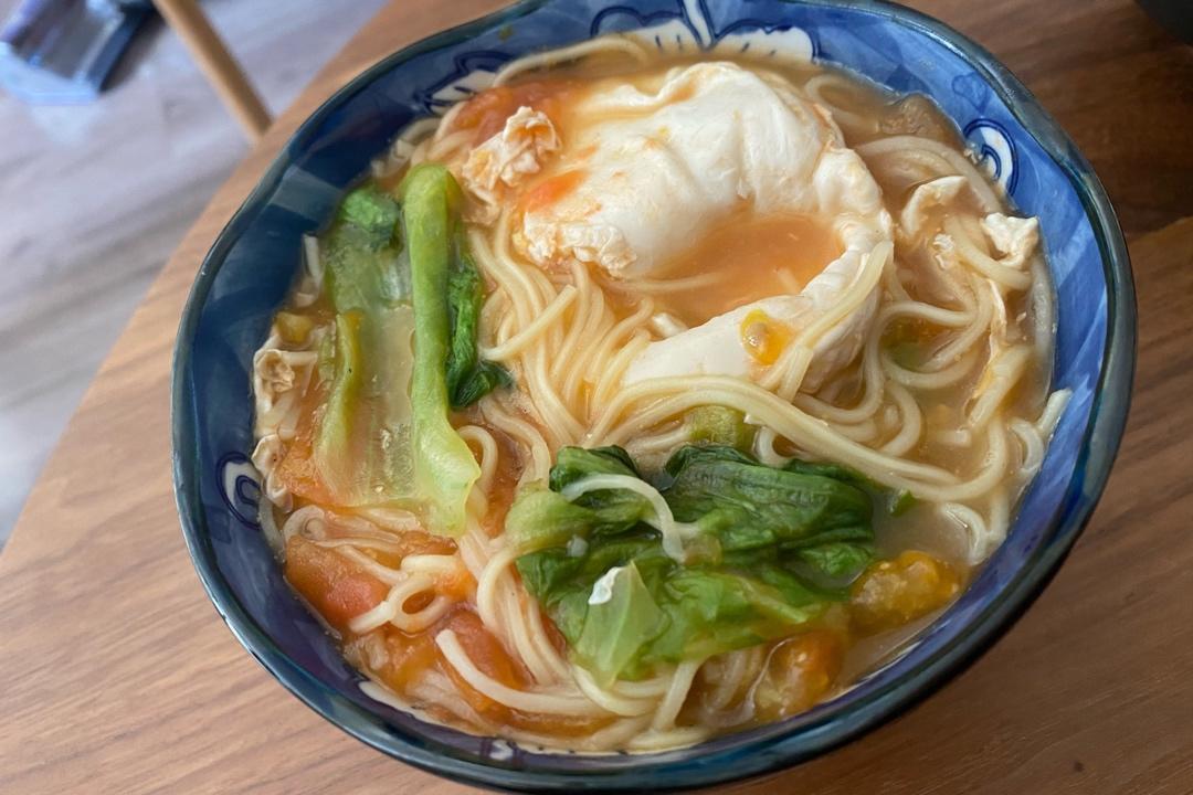 开胃好吃的酸汤空心挂面