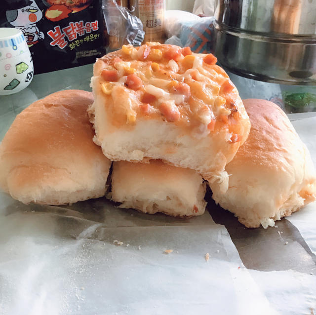 玉米火腿沙拉面包