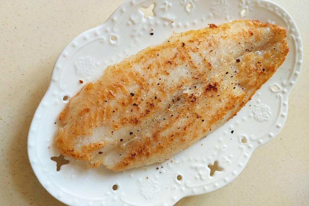 香煎两条快乐巴沙鱼柳