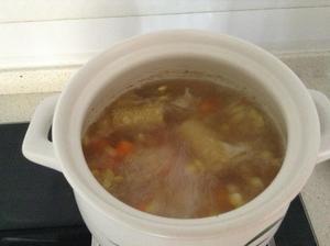 砂锅玉米排骨汤的做法 步骤7