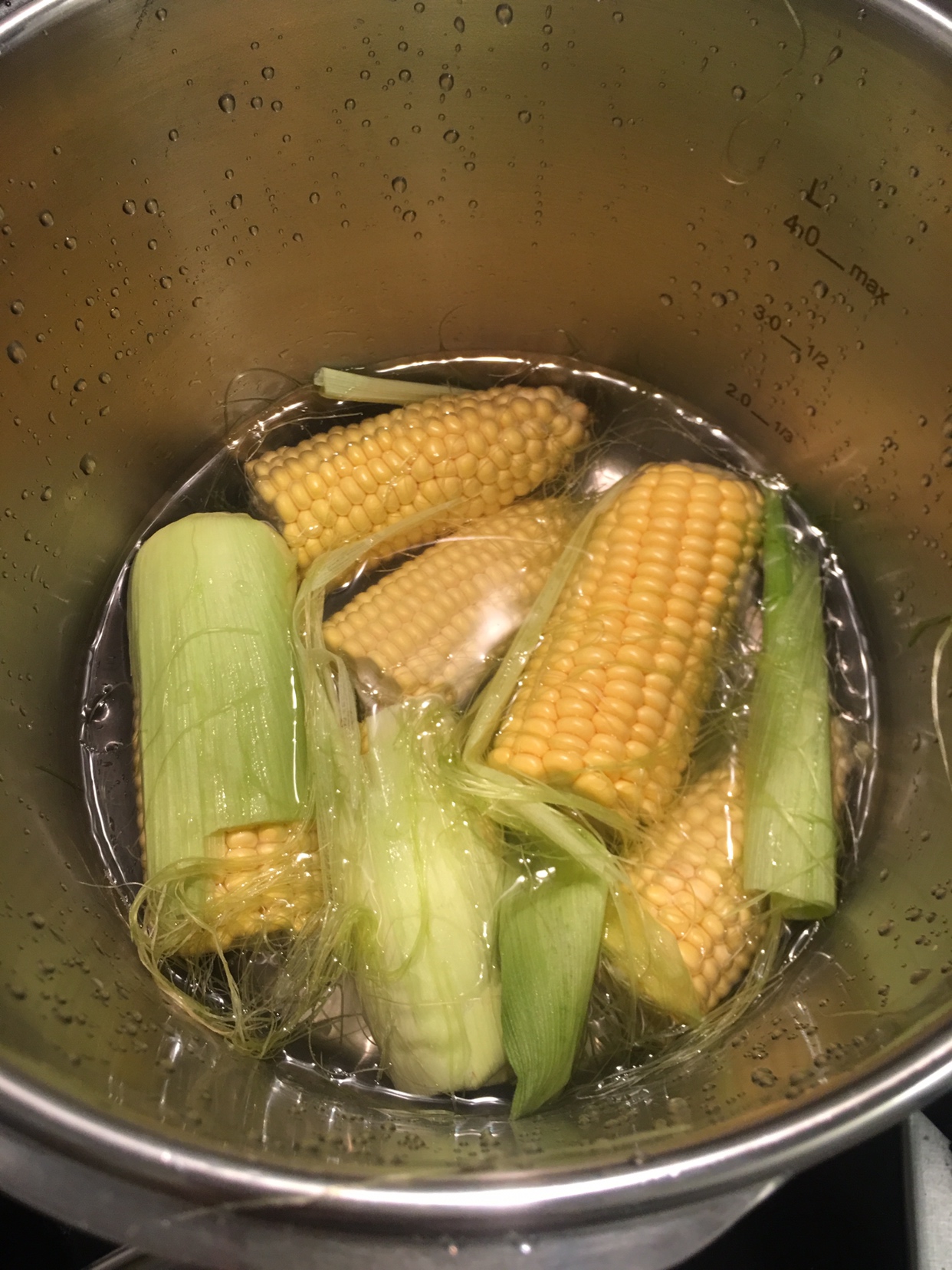 高压锅煮玉米的懒人做法的做法 步骤1