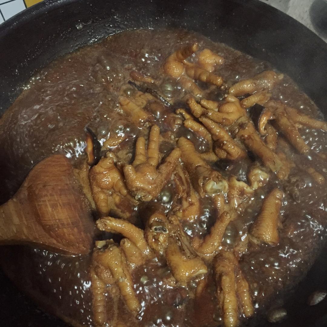 香菇闷鸡脚
