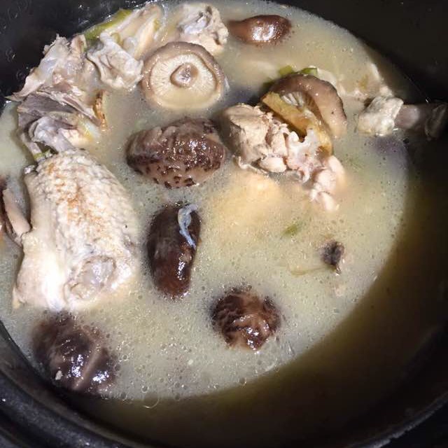 香菇炖鸡汤