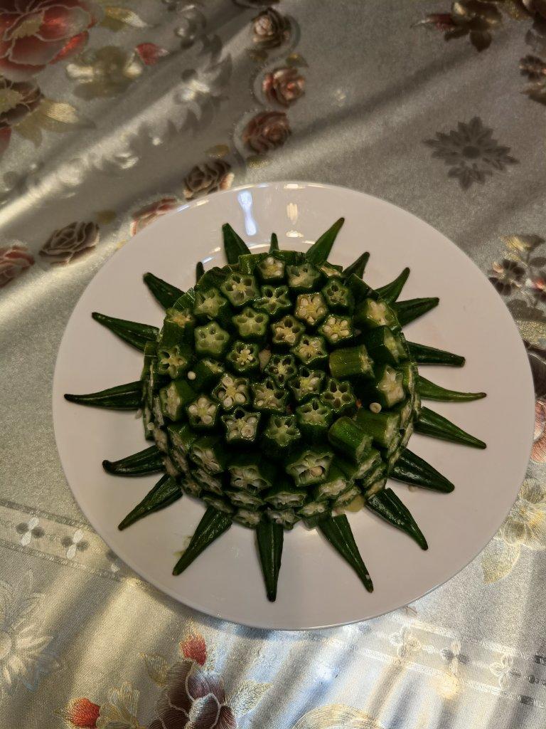 这绝对是秋葵颜值最高的做法，好看又好吃，端上桌最先光盘