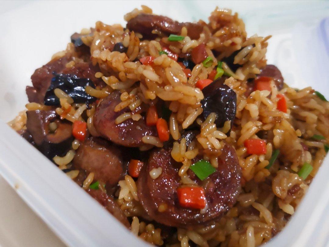 懒人必备～电饭煲腊肠焖饭