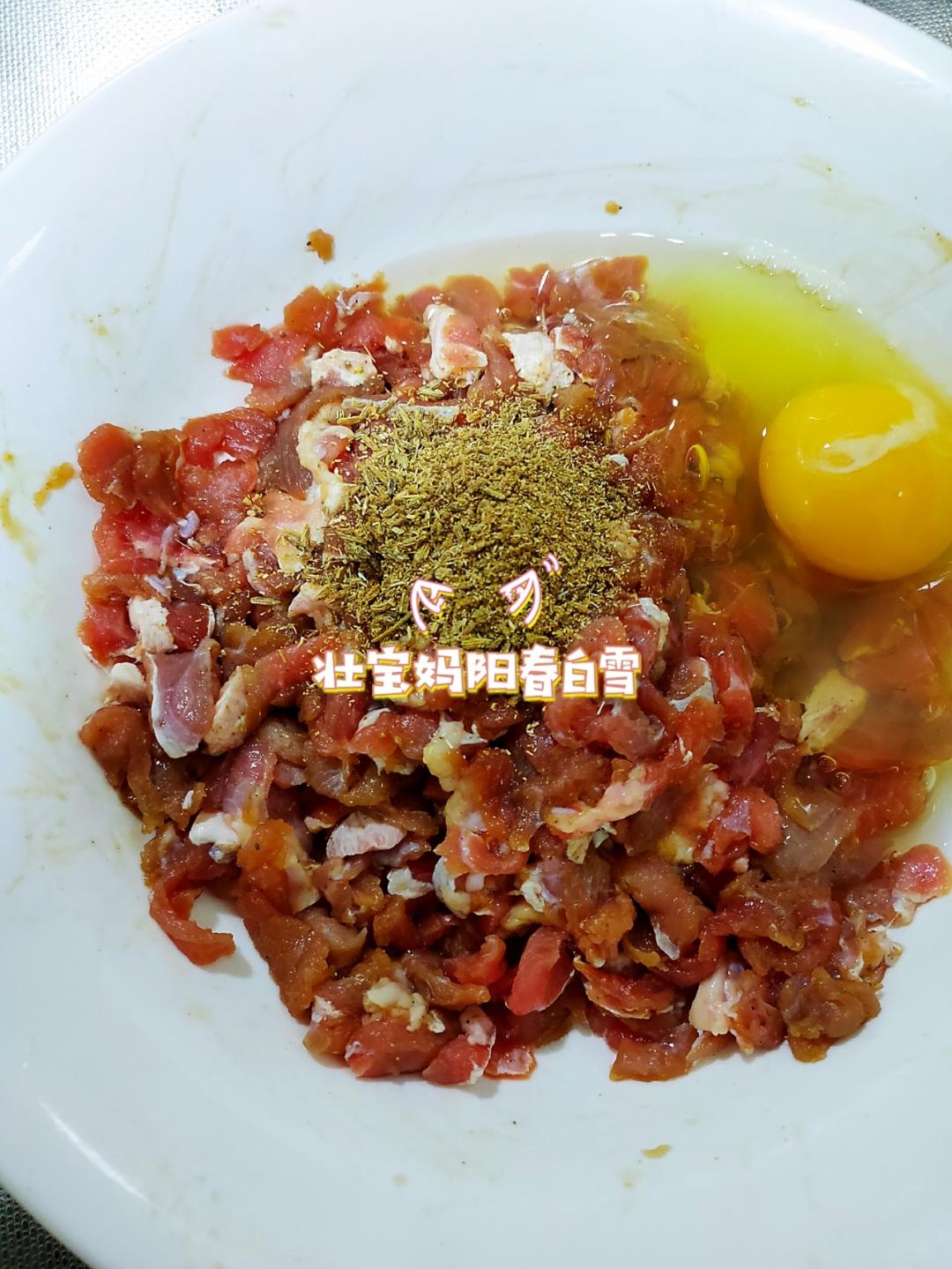 干炸牛肉丸  焦作博爱牛肉丸   炸牛肉丸子  火锅丸子  牛肉丸子汤的做法 步骤5