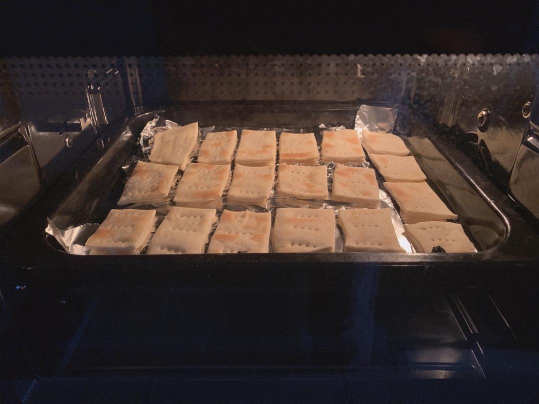 一款完全不加糖的饼干？松脆美味的苏打饼干来了！