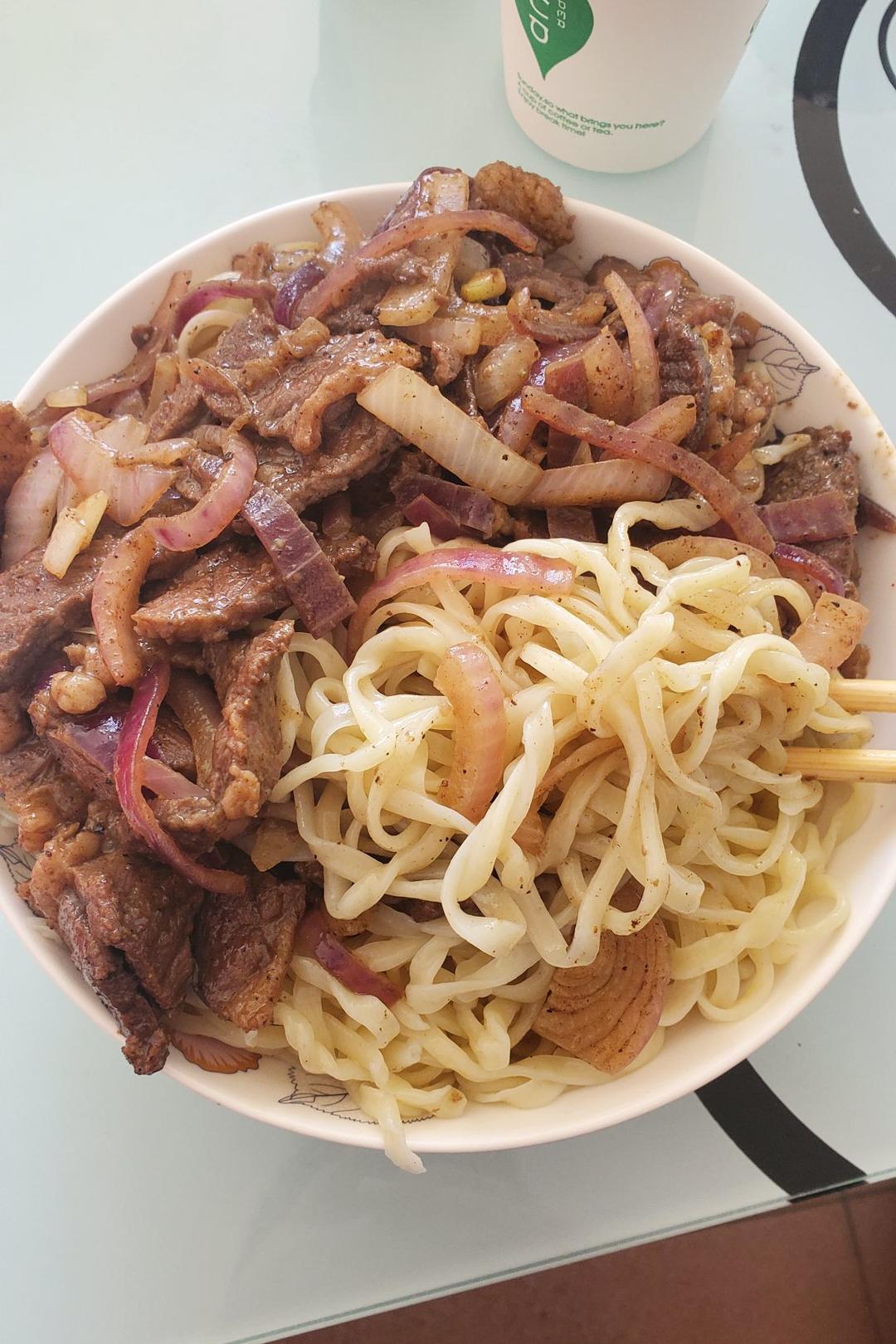 韩tutu做的洋葱牛肉拌面