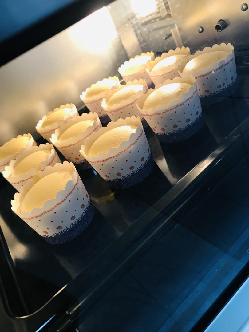 小呆呆_小小呆做的纸杯蛋糕,绝对不塌不裂,百分百成功四段式烘烤方法