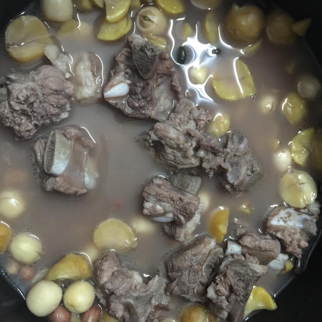 板栗花生黑豆炖排骨