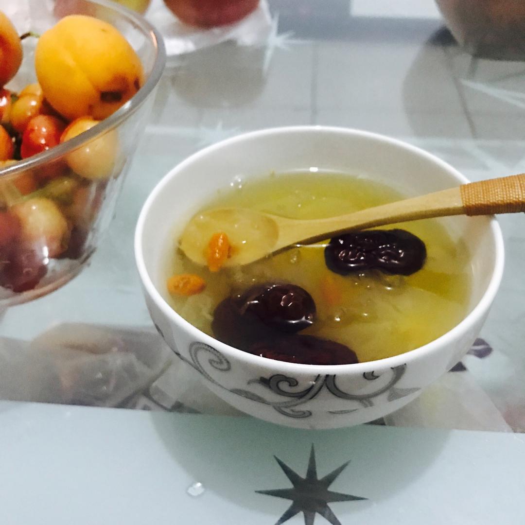 红枣枸杞银耳羹