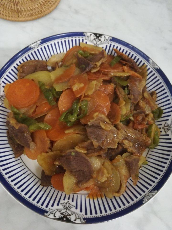 腊肉炒土豆片