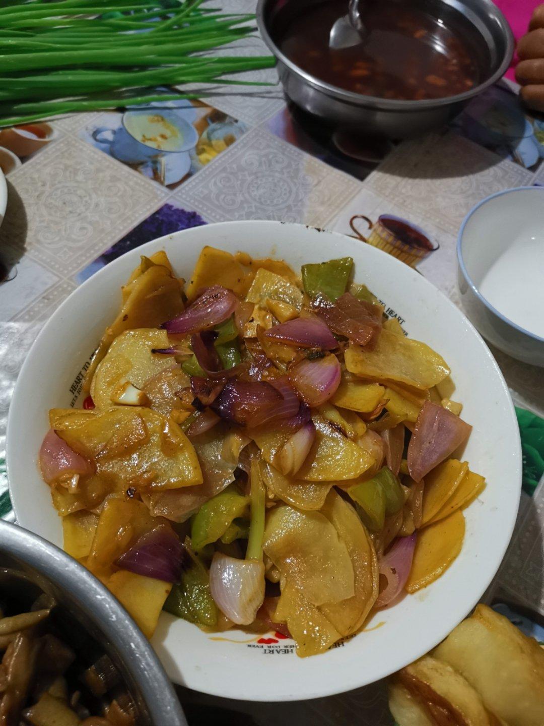 边吃边流泪的「孜然土豆片」