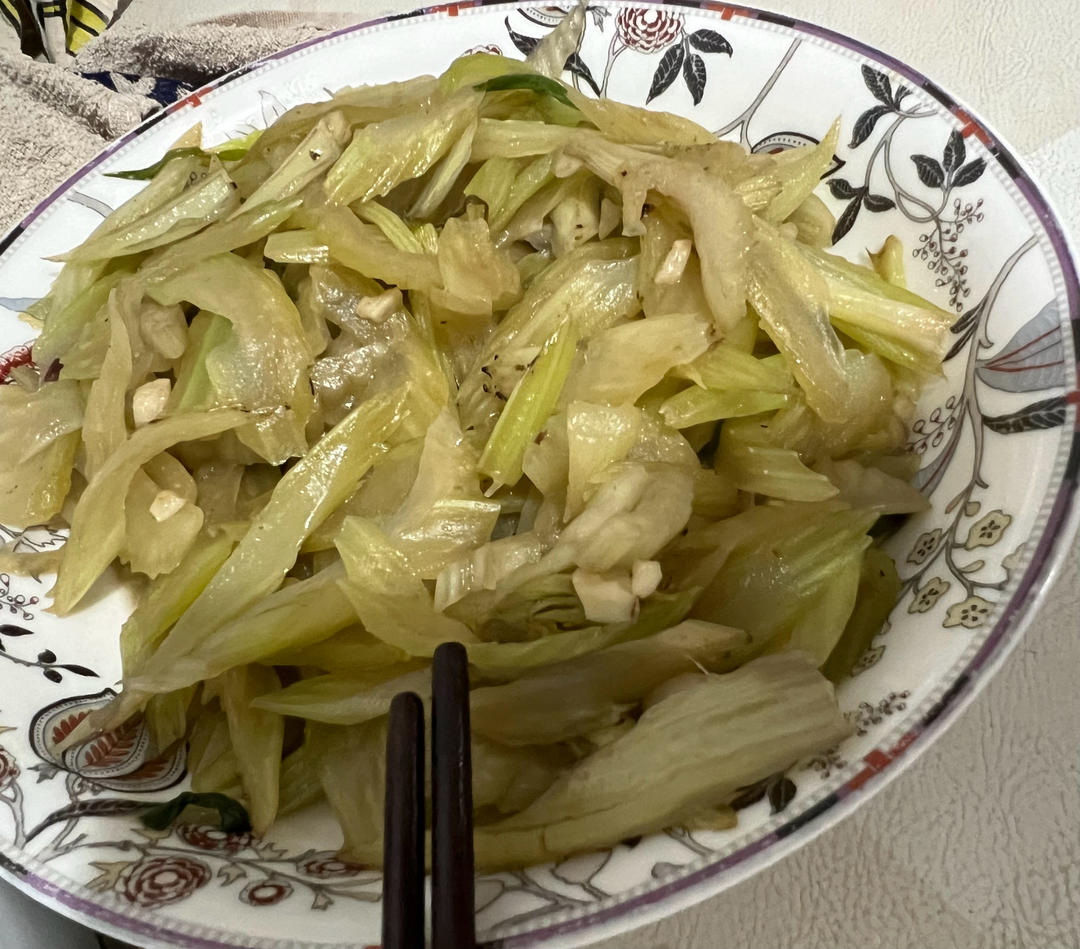 究极解油腻好菜：蒜炒西芹