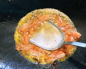 巧用鲜虾头·速手虾油炒饭（附虾油做法）的做法 步骤3