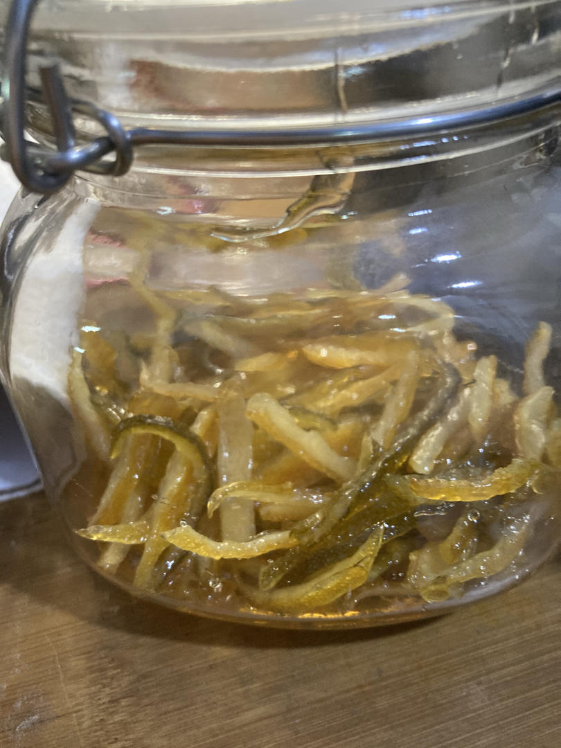 圆果果果圆做的糖渍柠檬皮
