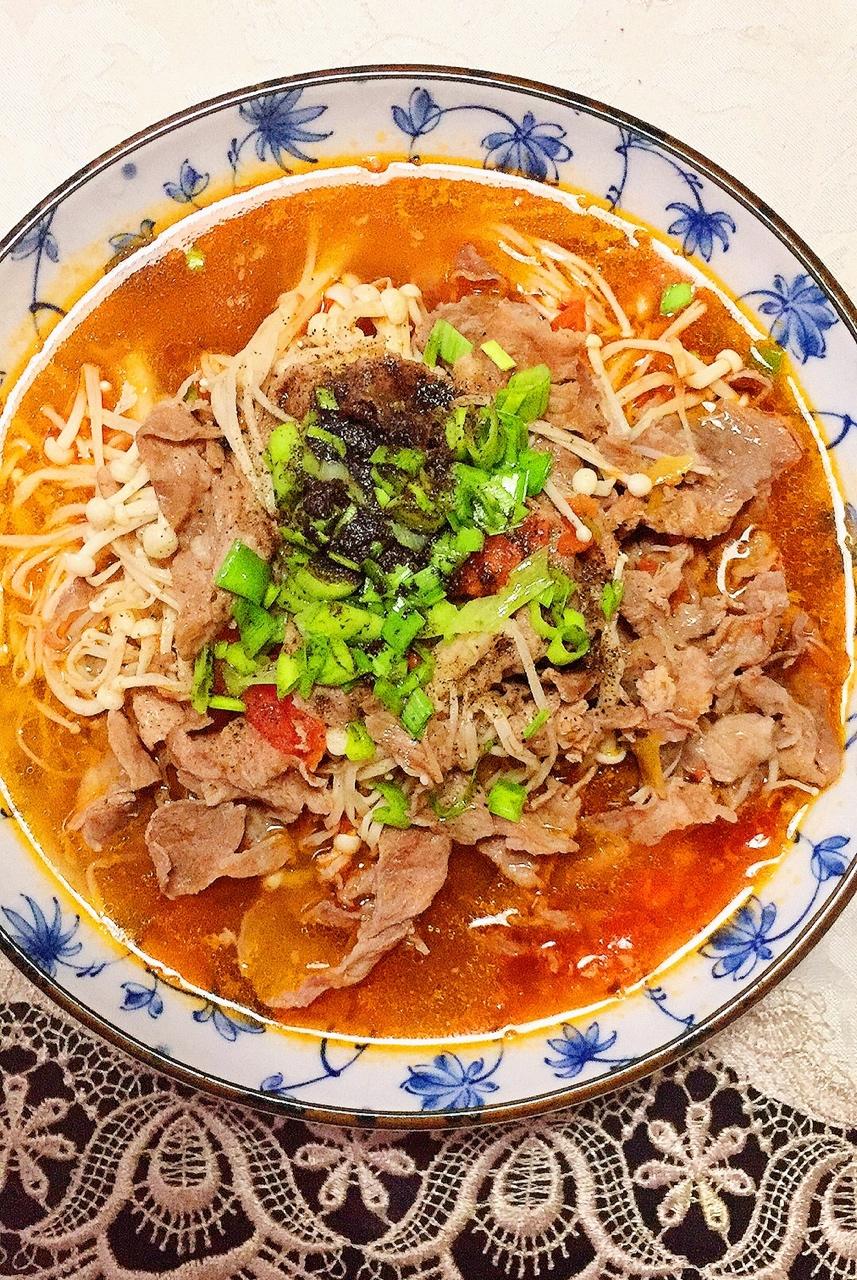 金针菇肥牛番茄锅