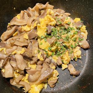 好吃家常菜❤️蘑菇炒鸡蛋的做法 步骤11