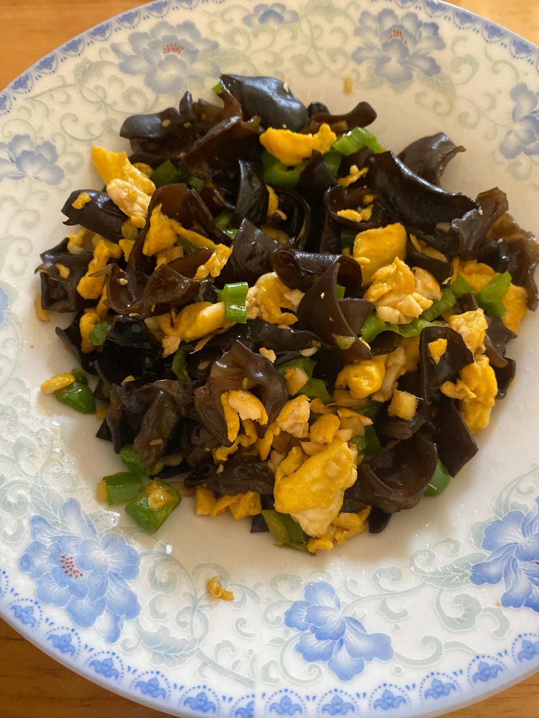 黑木耳青椒炒鸡蛋（营养又下饭）