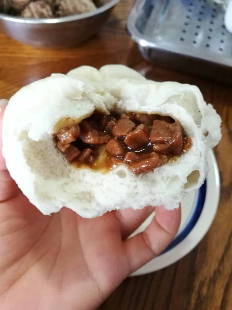 云朵般松软爆浆蜜汁叉烧包