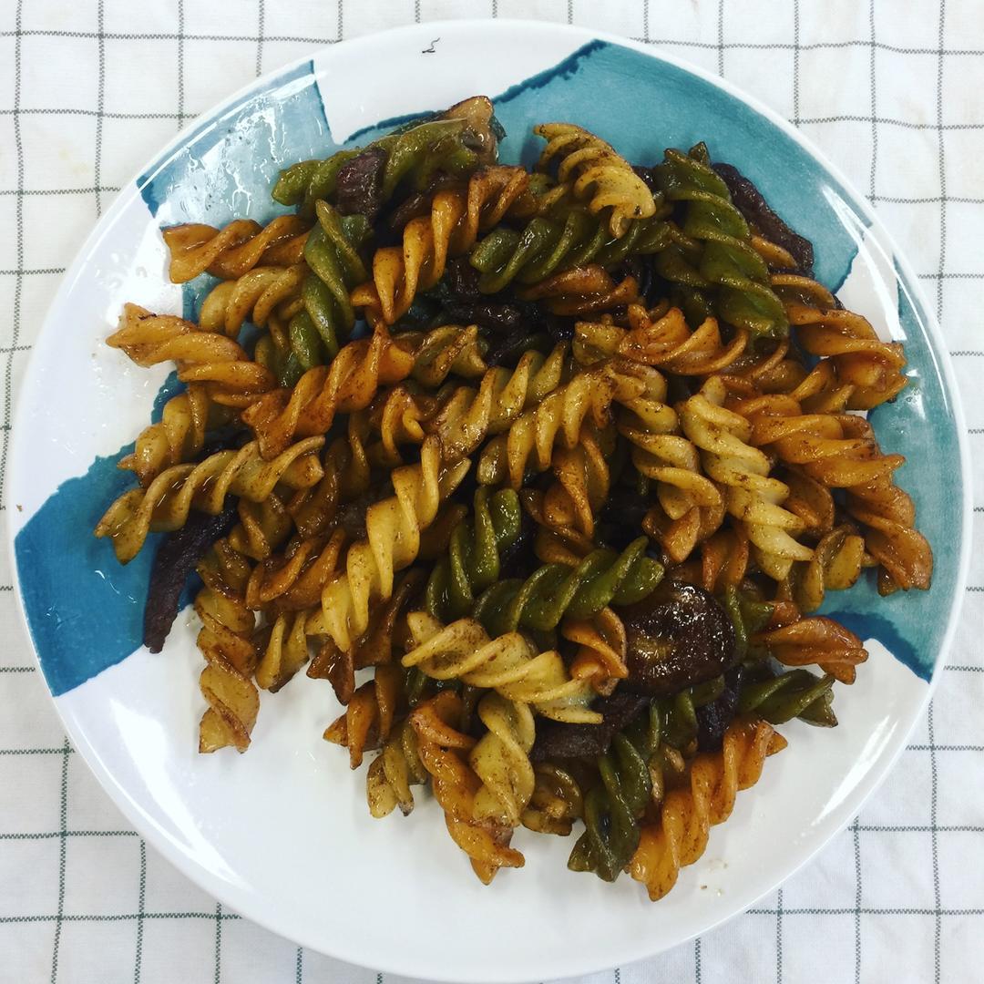 黑椒牛柳炒意面