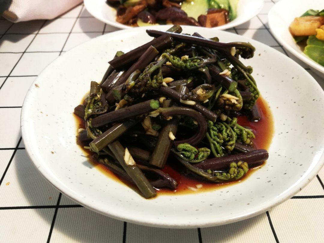 凉拌蕨菜