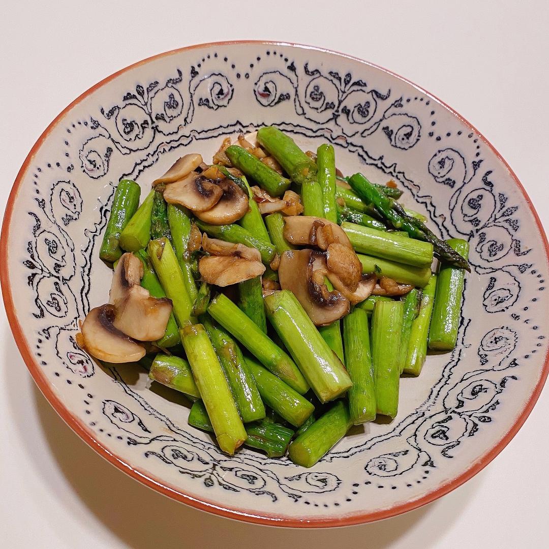 健康低脂家常菜—芦笋炒口蘑