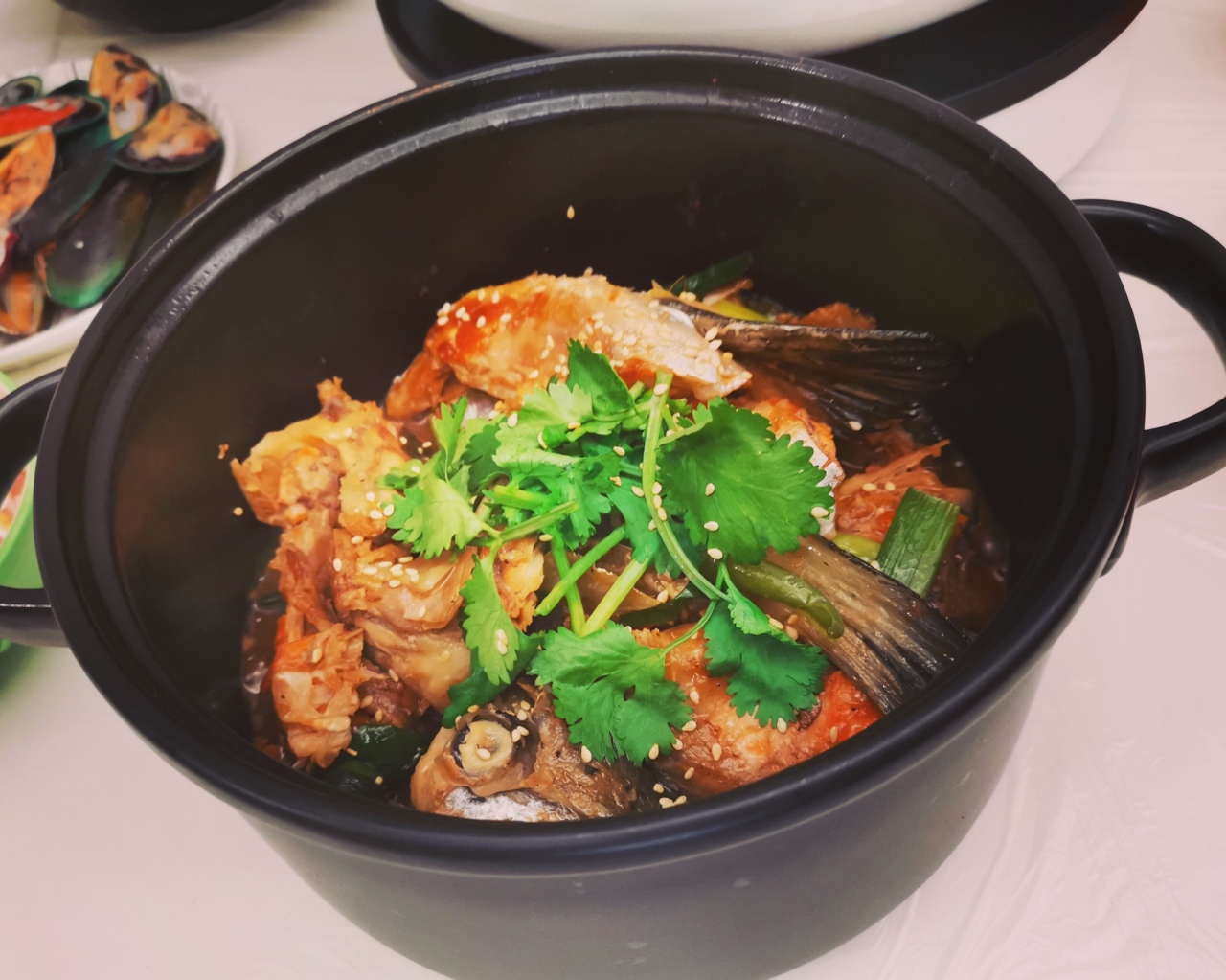 砂锅焗三文鱼头的做法