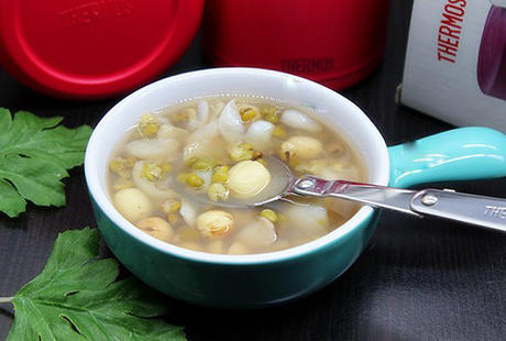 绿豆百合薏米粥（养颜祛痘）的做法