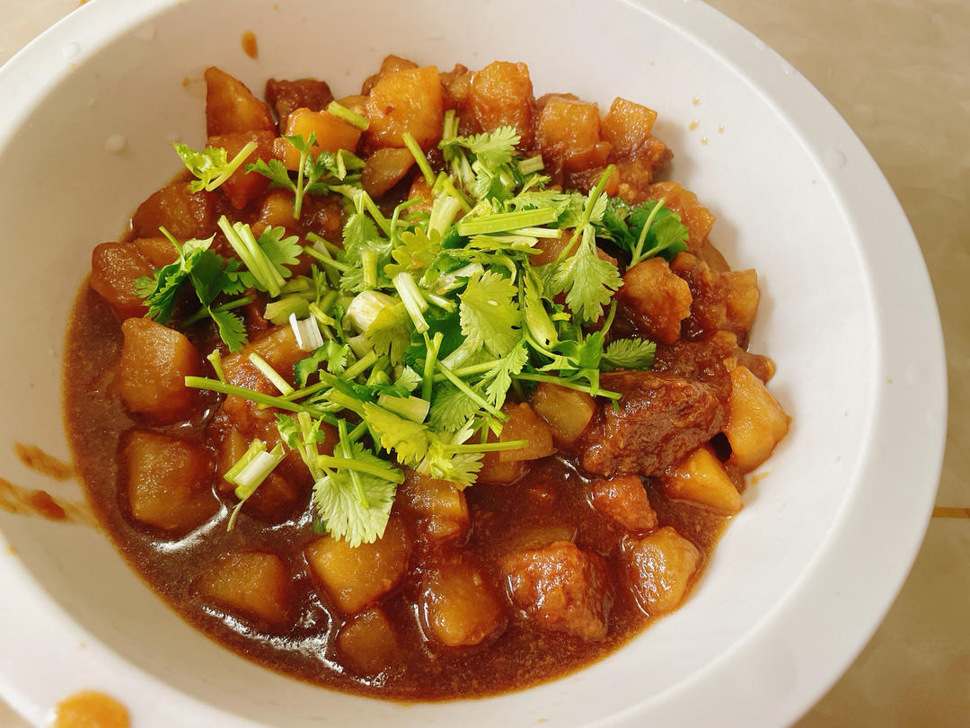 小土豆烧牛肉，红烧牛腩，好吃到舔盘