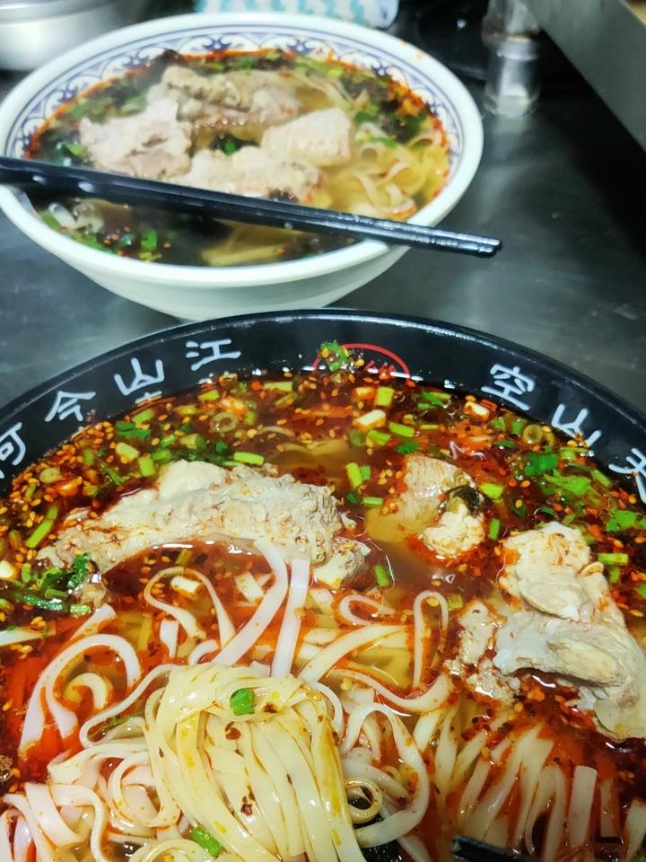 一碗酸汤面胃暖暖的