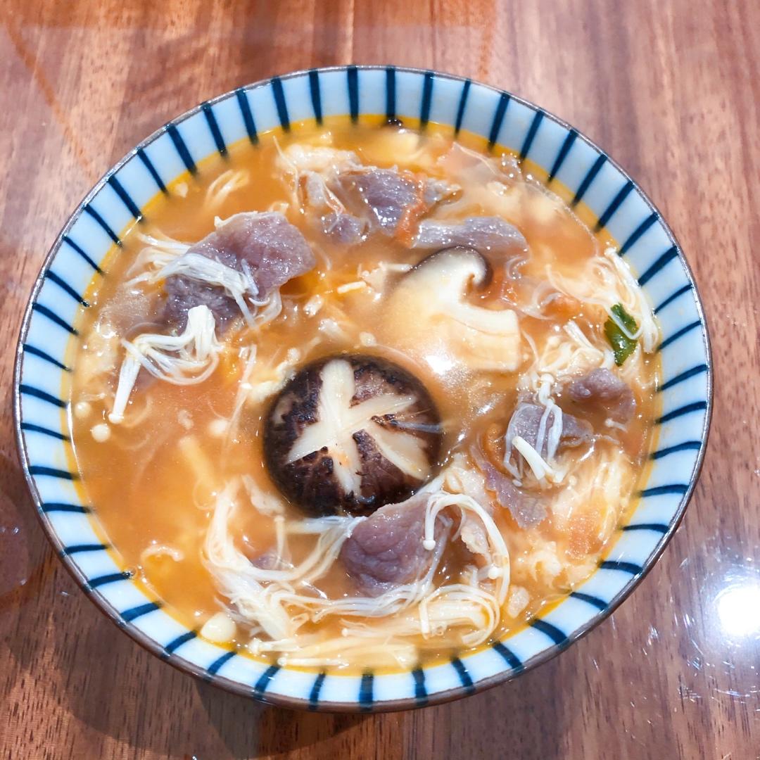 西红柿菌菇豆腐汤