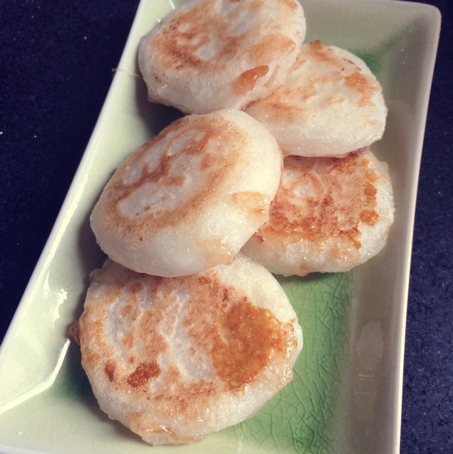 糯米甜饼 贞贞youma做的糯米甜饼 糯米面,清水,红