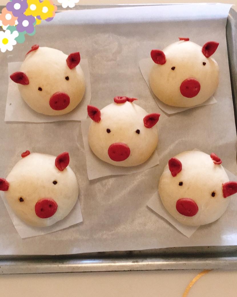 【小猪奶黄包】