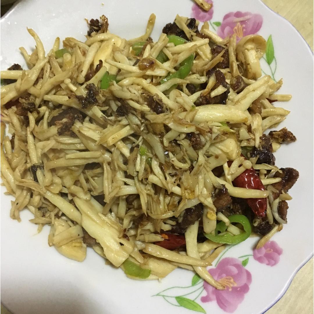 鸡腿菇炒肉