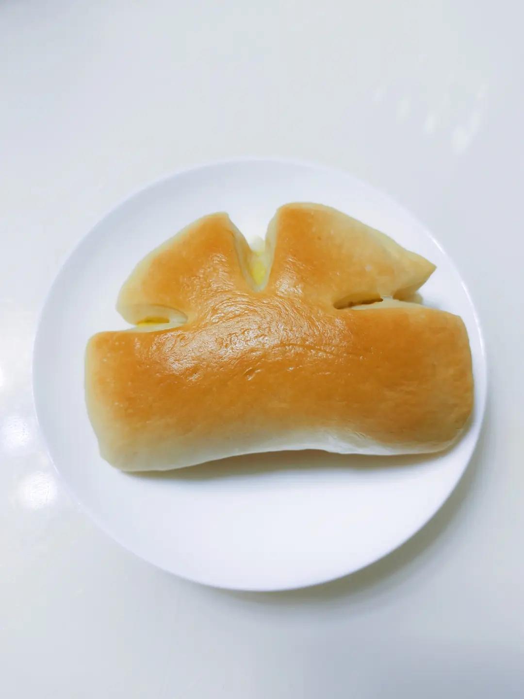 复古卡仕达夹馅面包