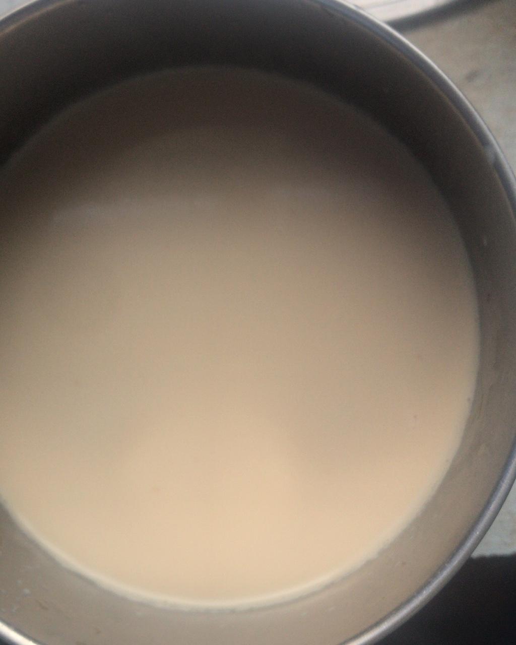 猪猪世界做的浓浓的锅煮奶茶