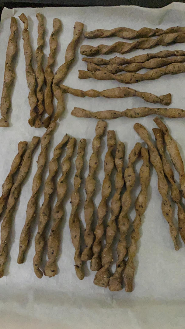 超级简单快手低脂小零食椒盐黑芝麻咸味饼干阿拉棒，饼干条
