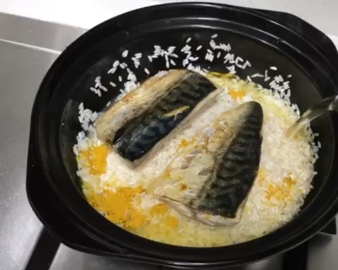 日式煎鲭鱼炊饭（用到之前发的昆布木鱼花高汤）的做法 步骤6