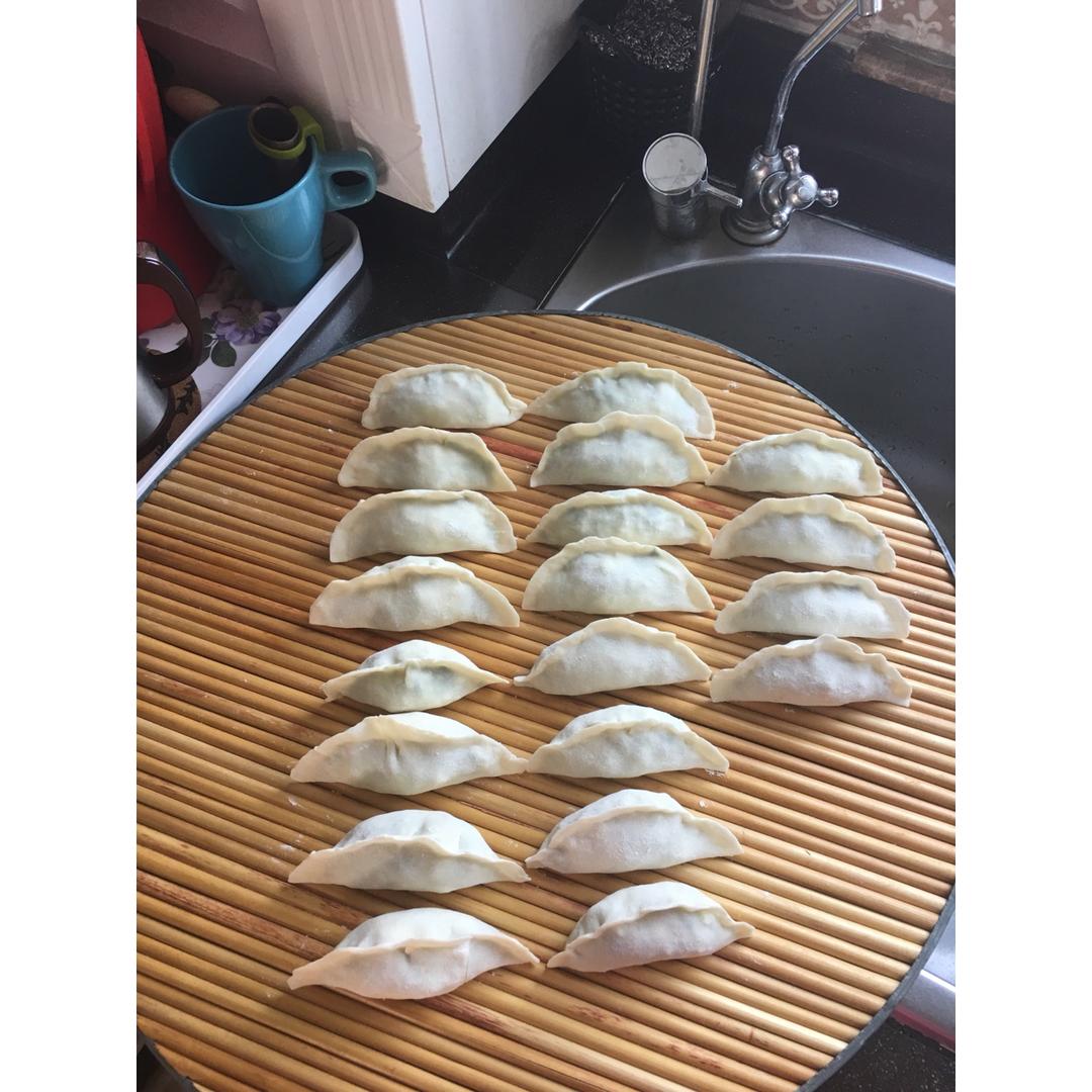 三鲜锅贴 Fried Dumplings