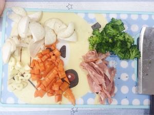 电饭锅食谱：奶油蔬菜培根意面的做法 步骤4
