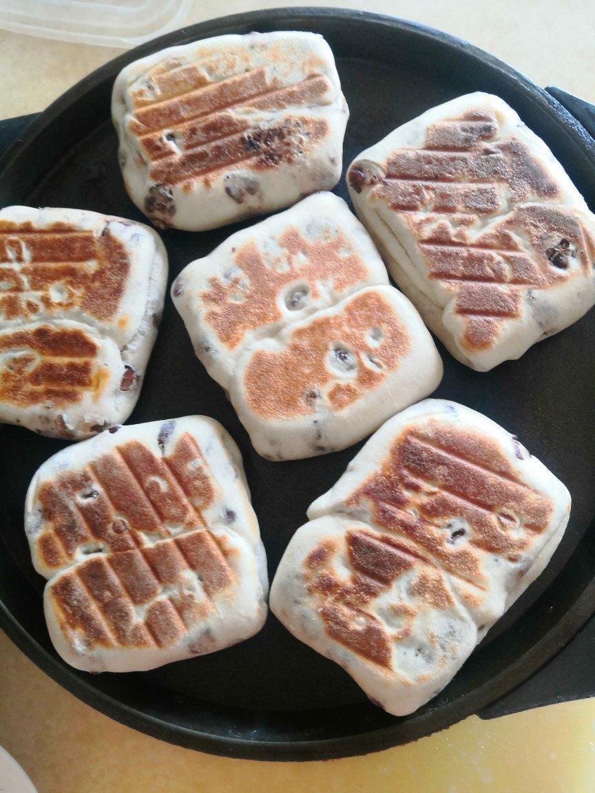 无油奶香蜜豆烤饼  这样做外皮酥脆   内里暄软   凉了都好吃   附细节视频